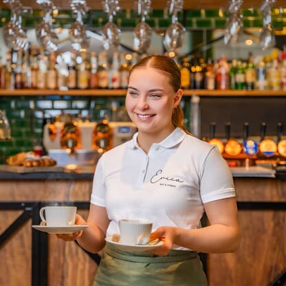 Fra forkle til servitørskjorte: kledd for suksess hos Erica mat & vinbar